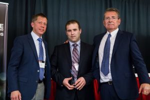De gauche à droite: Mike Roszak, Michel Paquet et John Reid au Telus Award. Aetonix is winner of Outstanding Product Achievement Award for Mobility Health (M-Health) Innovation Excellence in Canada's Healthcare Sector